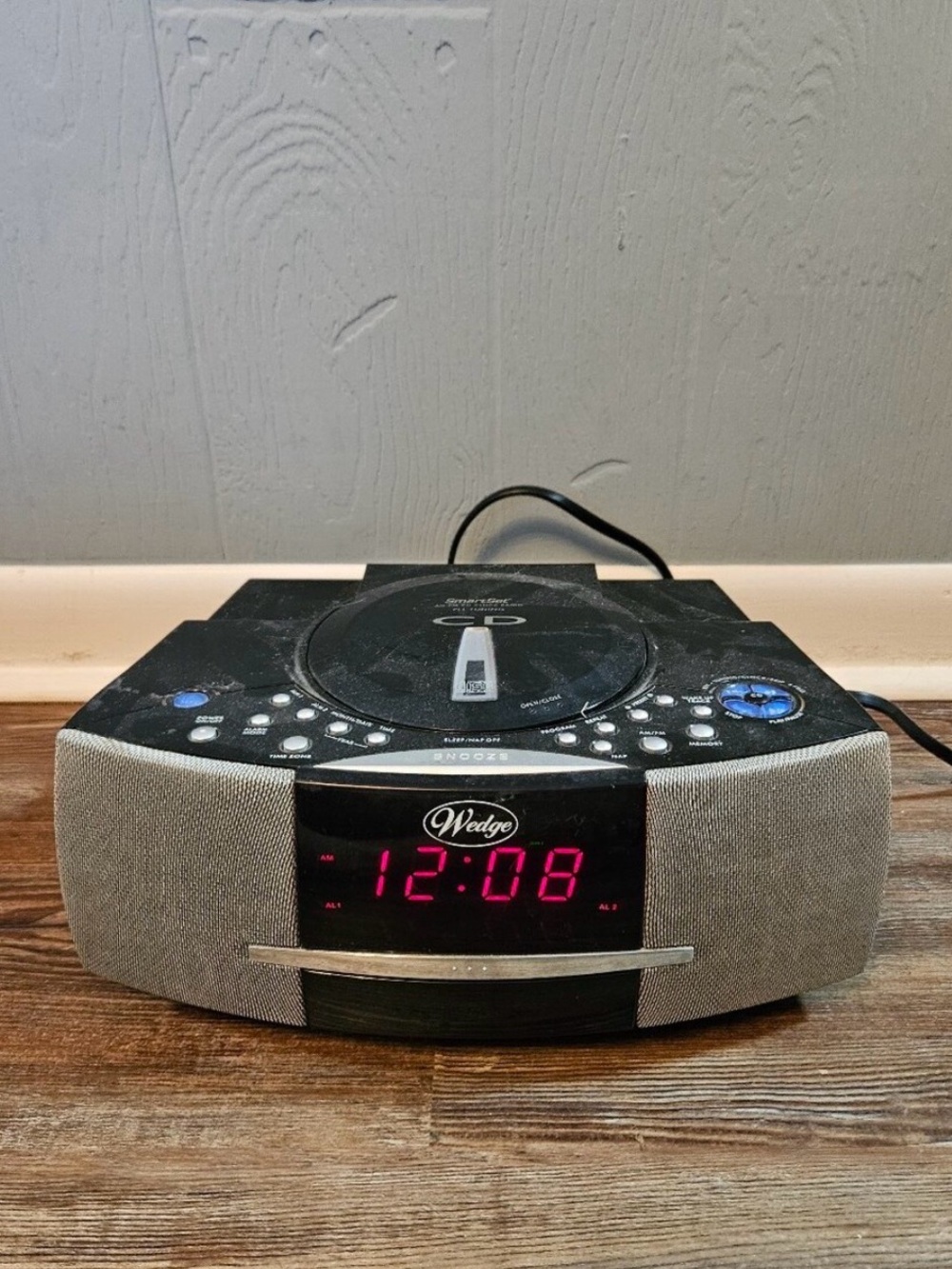 Vintage Unused Wedge CD Clock Radio with Remote Excellent Condition